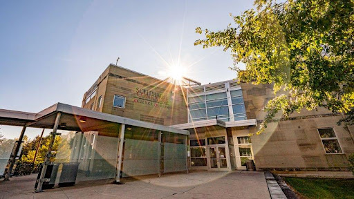 Schimmel/Conrades Science Center: STEM系の学生はここでほとんどの授業を取る。数学の図書館も隣接している。
