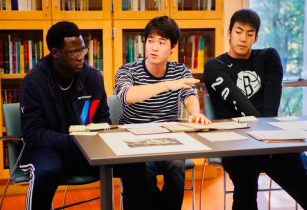 日本文学におけるおばけ・怪物・幽霊などについてのクラスの授業風景。少人数のクラスが多いリベラルアーツカレッジでは授業への参加度も成績に影響を与える一要素。